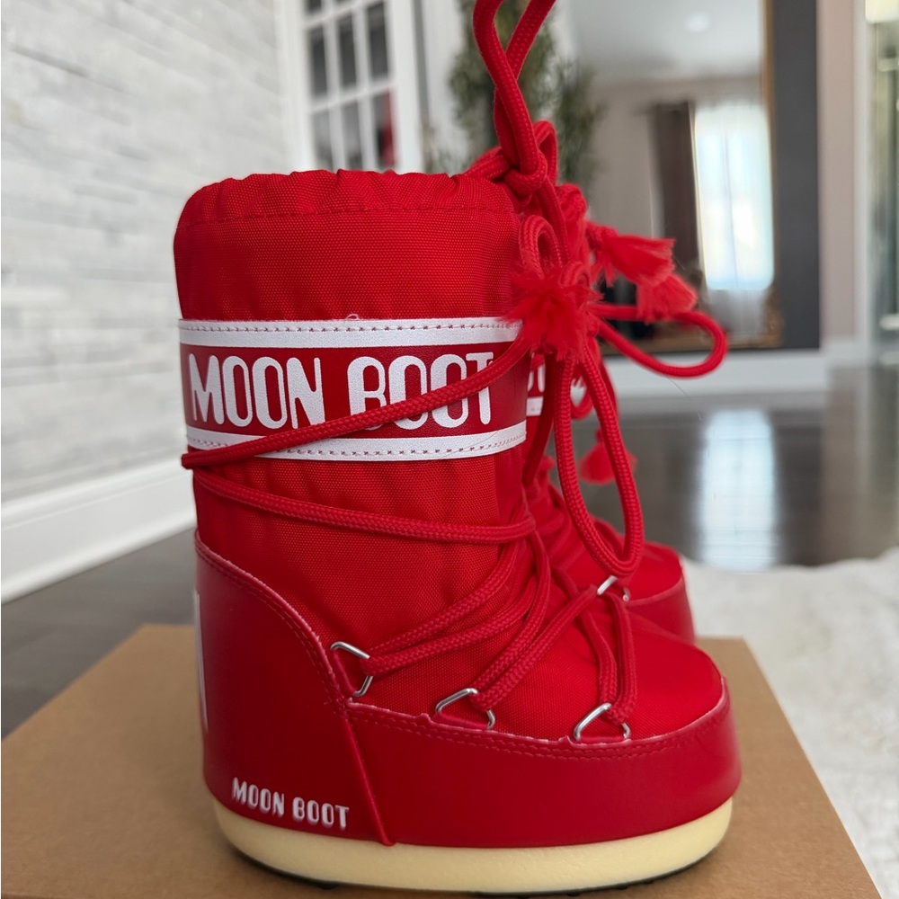 Moon Boot Icon Nylon in Dazzling Red - Picture 5 of 6